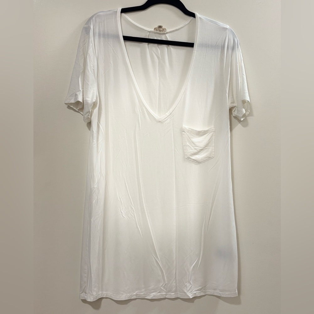 POL White V-Neck Short Sleeve Tee with Pocket